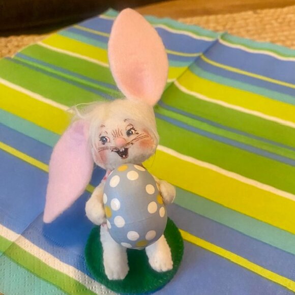 Collectible Annalee Bunny Rabbit Spring Decor Easter Bunny 2010 One Ear Up - Picture 1 of 5